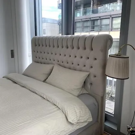 Penthouse Mit Blick Auf Skyline Appartamento